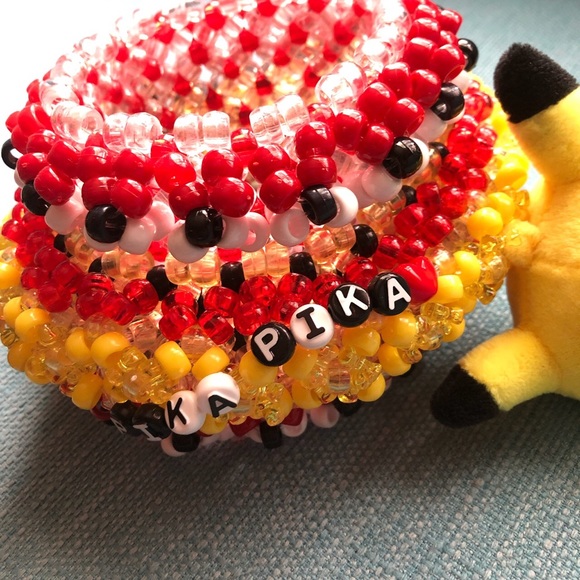Pikachu Rotating Cuff - Picture 3 of 5